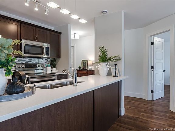 3rd image of 130 Arlington Cres #24