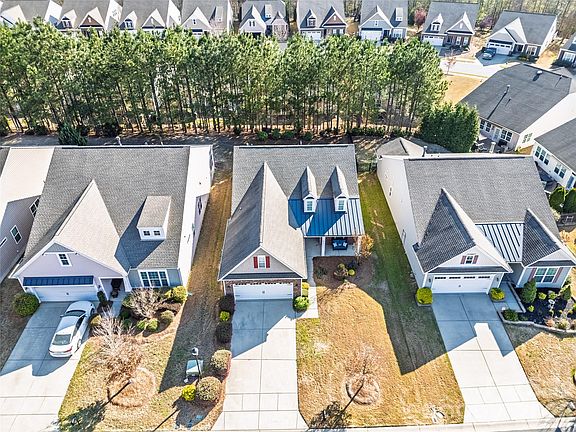 3rd image of 1016 Wells Ln