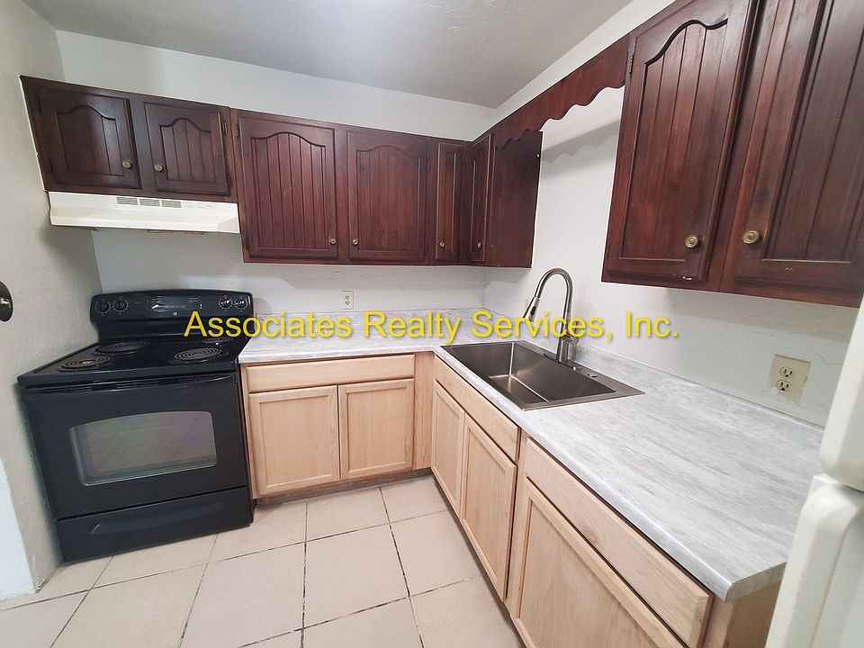 1st image of 3212 SW 25th Dr #605-1