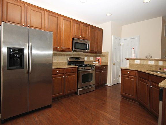 2nd image of 13706 Venturi Ln #254