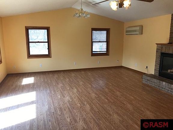 4th image of 829 McGill Pl