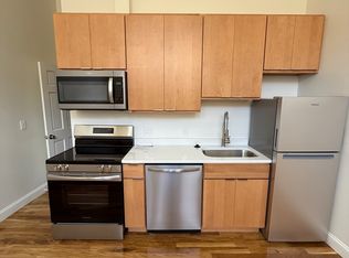 4 Blossom St, Fitchburg, MA 01420