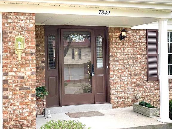 3rd image of 7849 Heatherglen Dr