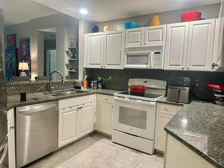 12418 Crystal Pointe Dr #102 — Photo 5