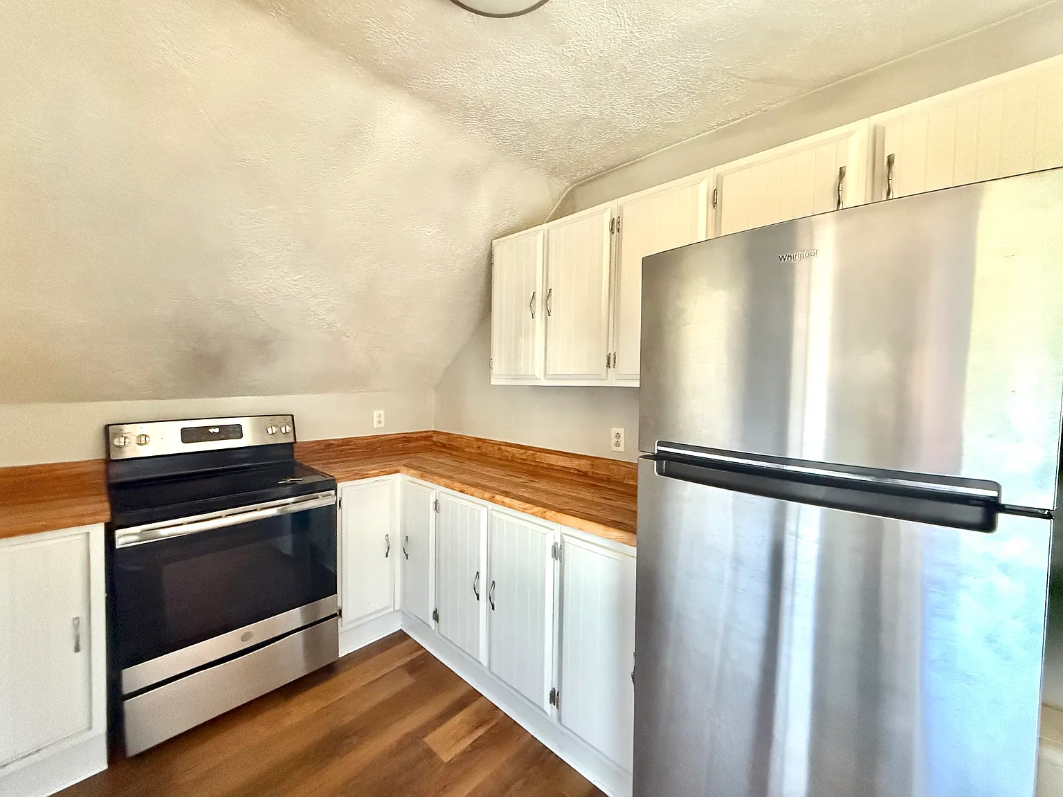 2 bed, 800 sqft, $1,900 — Photo 3