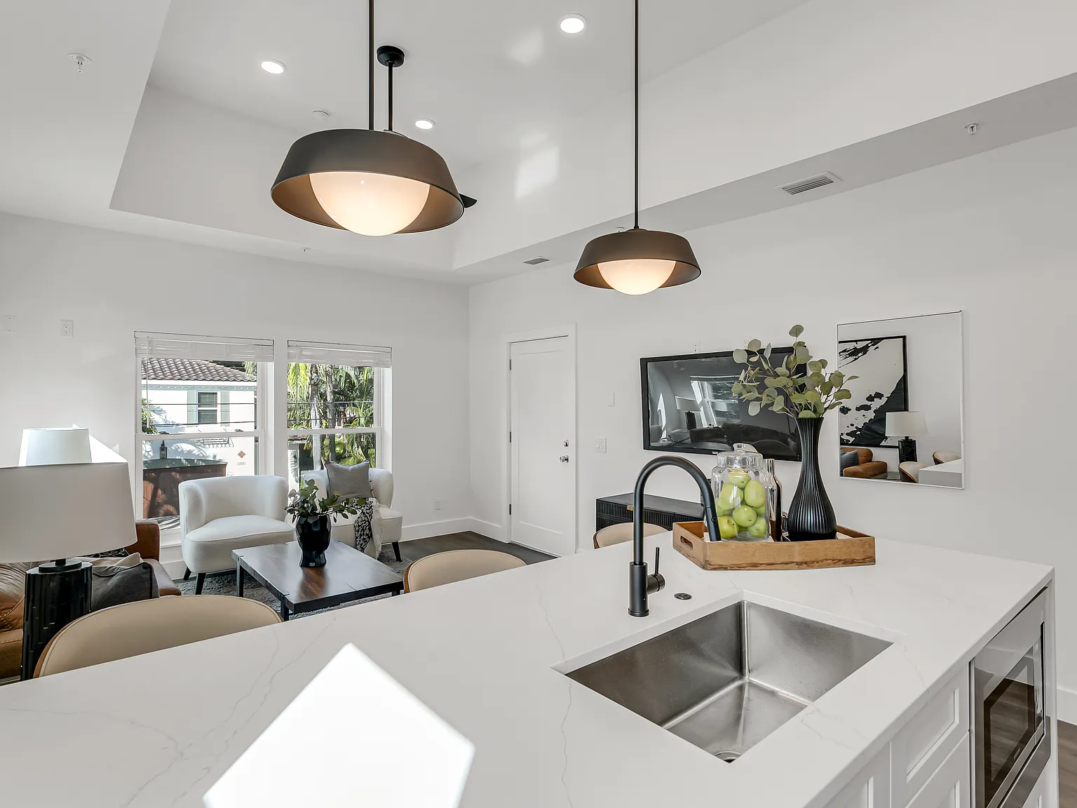 2 bed, 826 sqft, $2,999 — Photo 3
