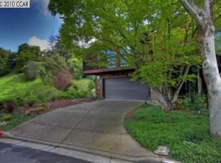 162 Ravenhill Rd, Orinda, CA 94563