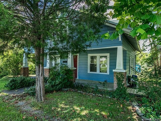 1st image of 914 1st Ave W