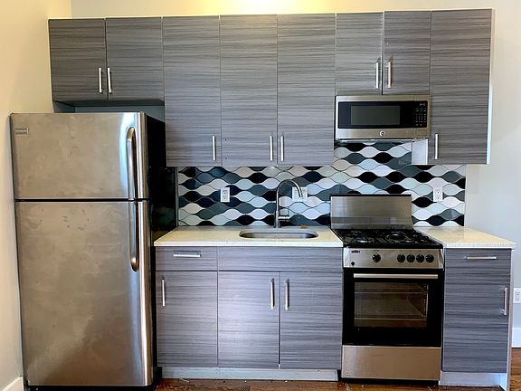 4th image of 1503 Gates Ave #1B1