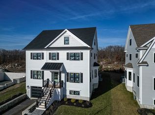 11 Starling St, West Roxbury, MA 02132