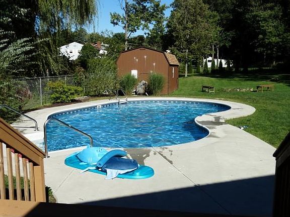5th image of 605 Queensbury Ct