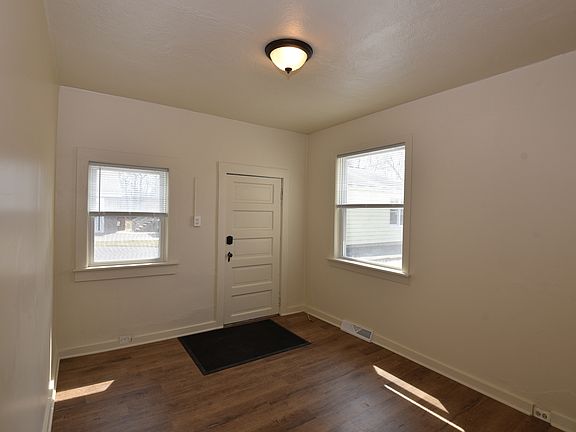 3rd image of 825 Burton Ave