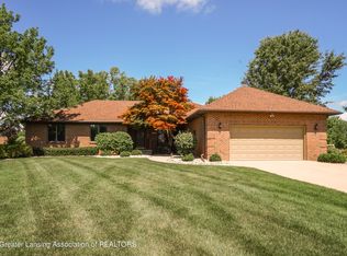 1533 Smokedrift Ln, Lansing, MI 48917