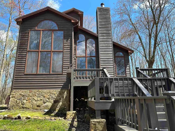 360 Dogwood Ln, Terra Alta, WV 26764