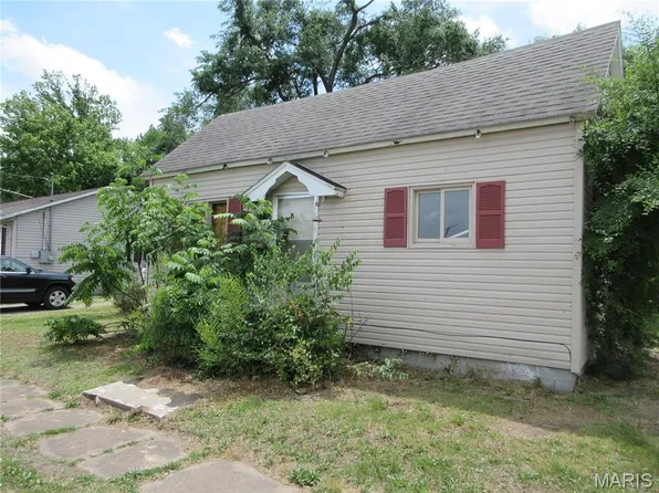 108 E Elm St, West Frankfort, IL 62896