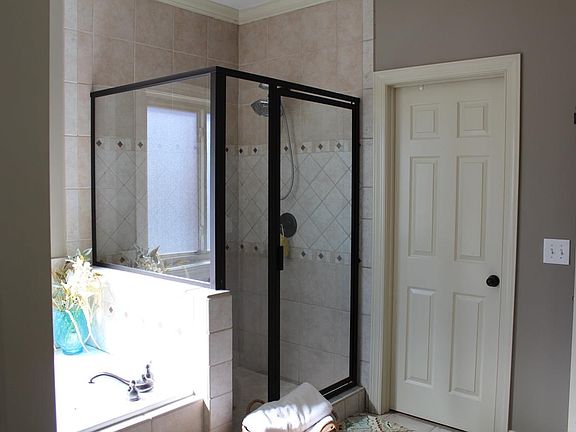 5th image of 2423 Norris Ln