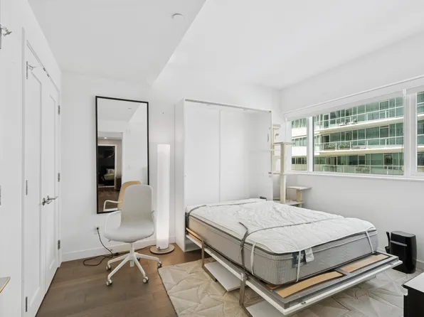 800 Avenue At Port Imperial image 17 of 33