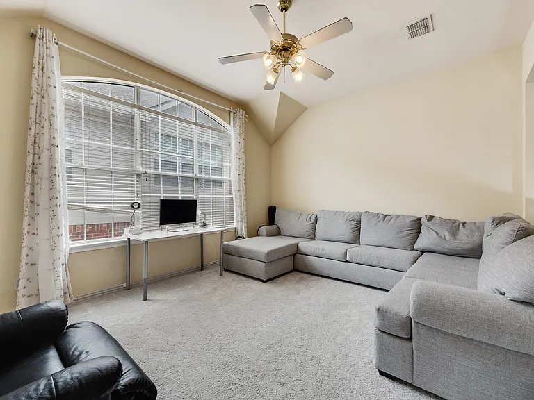 4205 Tiffany Dr — Photo 7