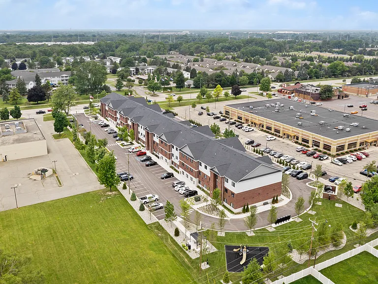 Sterling Park Place Apartments — Photo 16