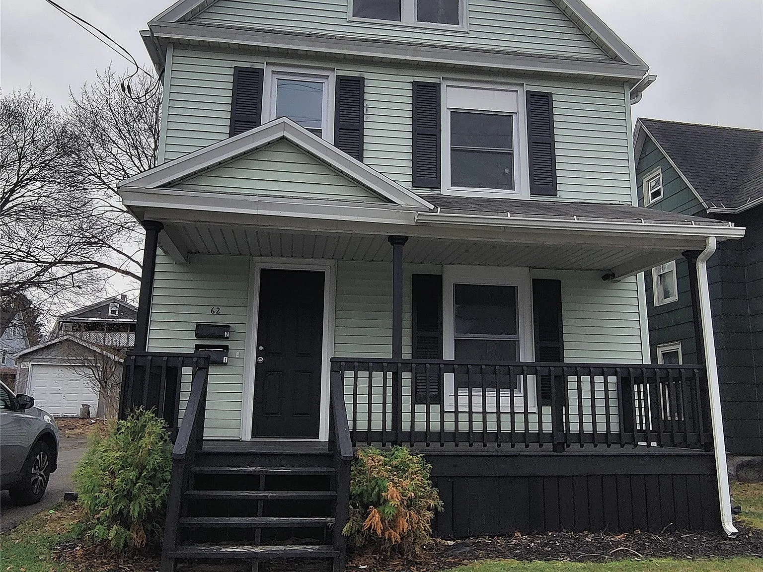3 bed, 1.0 bath, 700 sqft, $1,300 — Photo 1