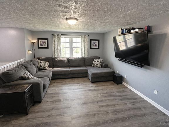 2nd image of 12065 Hazelhurst Ln
