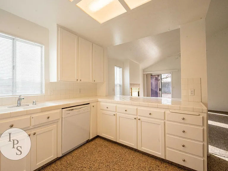 6691 N Constance Ave — Photo 20