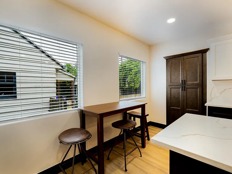 6389 N Commercial Ave — Photo 9