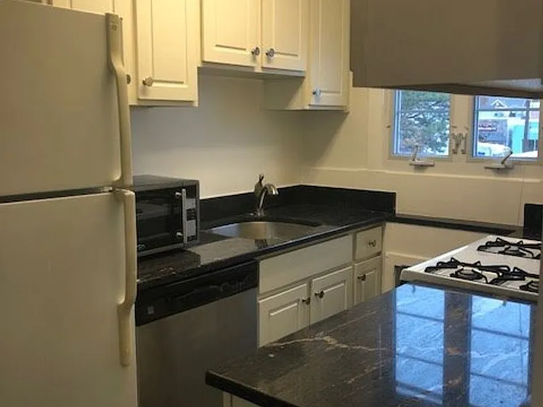 2166 N Glebe Rd — Photo 13
