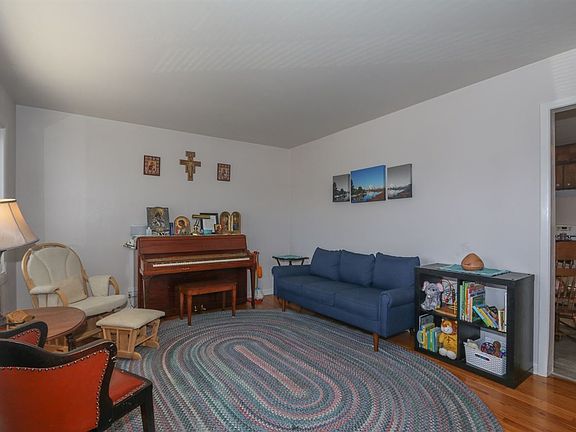 3rd image of 2740 Knollwood Dr
