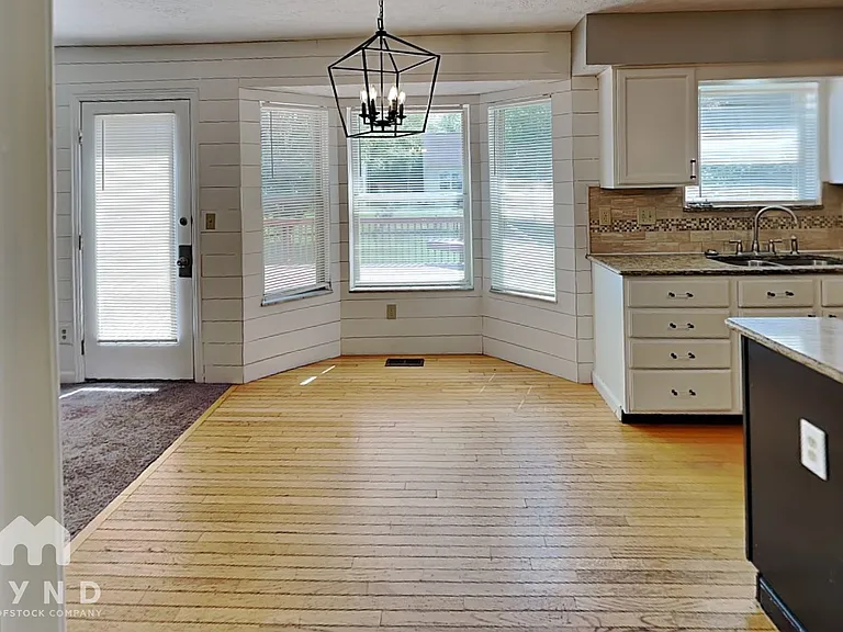 137 Ash St — Photo 4