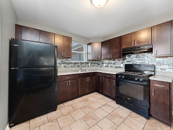 4th image of 303 Meota St