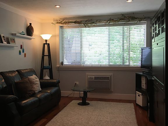 2nd image of 1660 Steele St #202