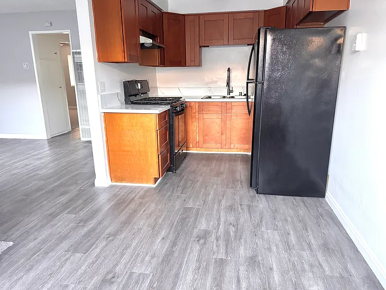 317 E Hazel St #C — Photo 3