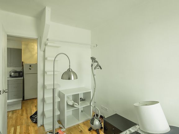 4th image of 213 6th Ave APT 17