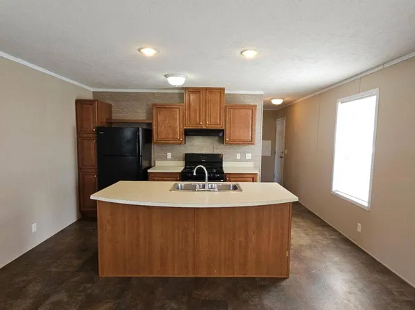 75 Pinewood Ests #75, Chillicothe, IL 61523