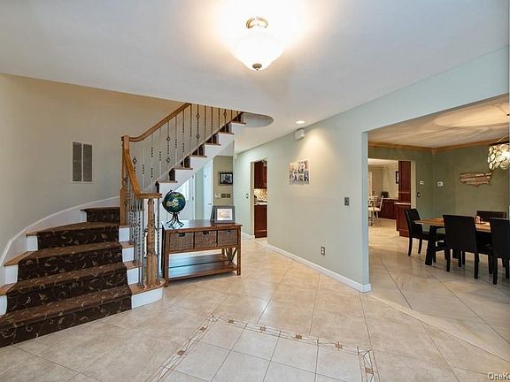 3rd image of 7 Fair Haven Dr