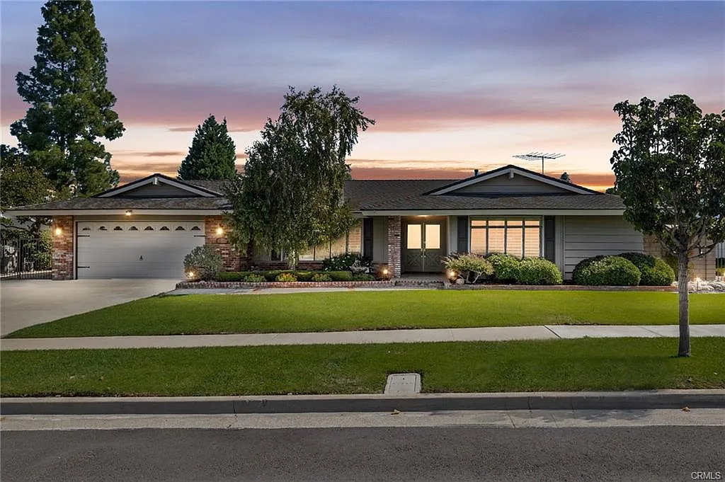 3 bed, 2.5 bath, 1840 sqft, $4,490 — Photo 2
