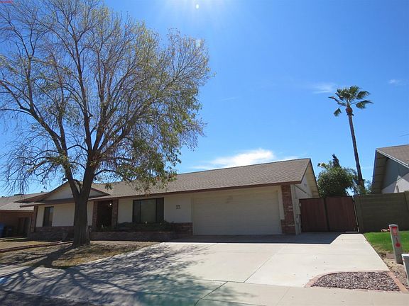 3rd image of 107 E Angela Dr