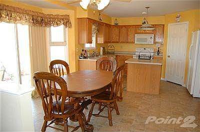<b><i><font color=brown SIZE=+3> Spacious kitchen and breakfast room.</font><i><b>