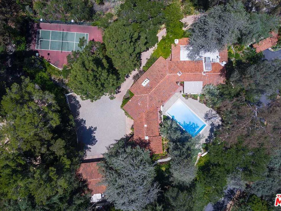 1st image of 39 Oakmont Dr