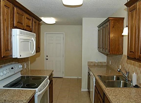 4th image of 16 Crossroads Dr