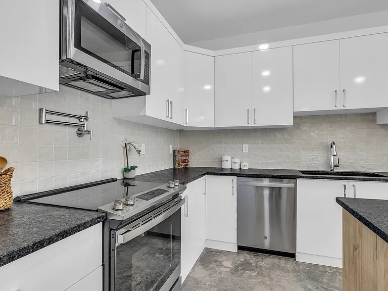 2248 Bailey Ave — Photo 5