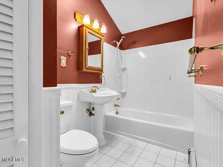 918 Charles Dr — Photo 5