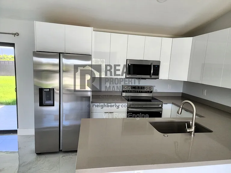 2906 68th St W — Photo 4