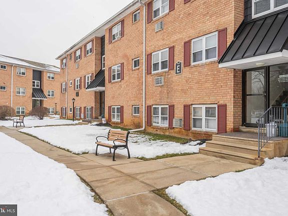 2nd image of 335 E Lancaster Ave #10