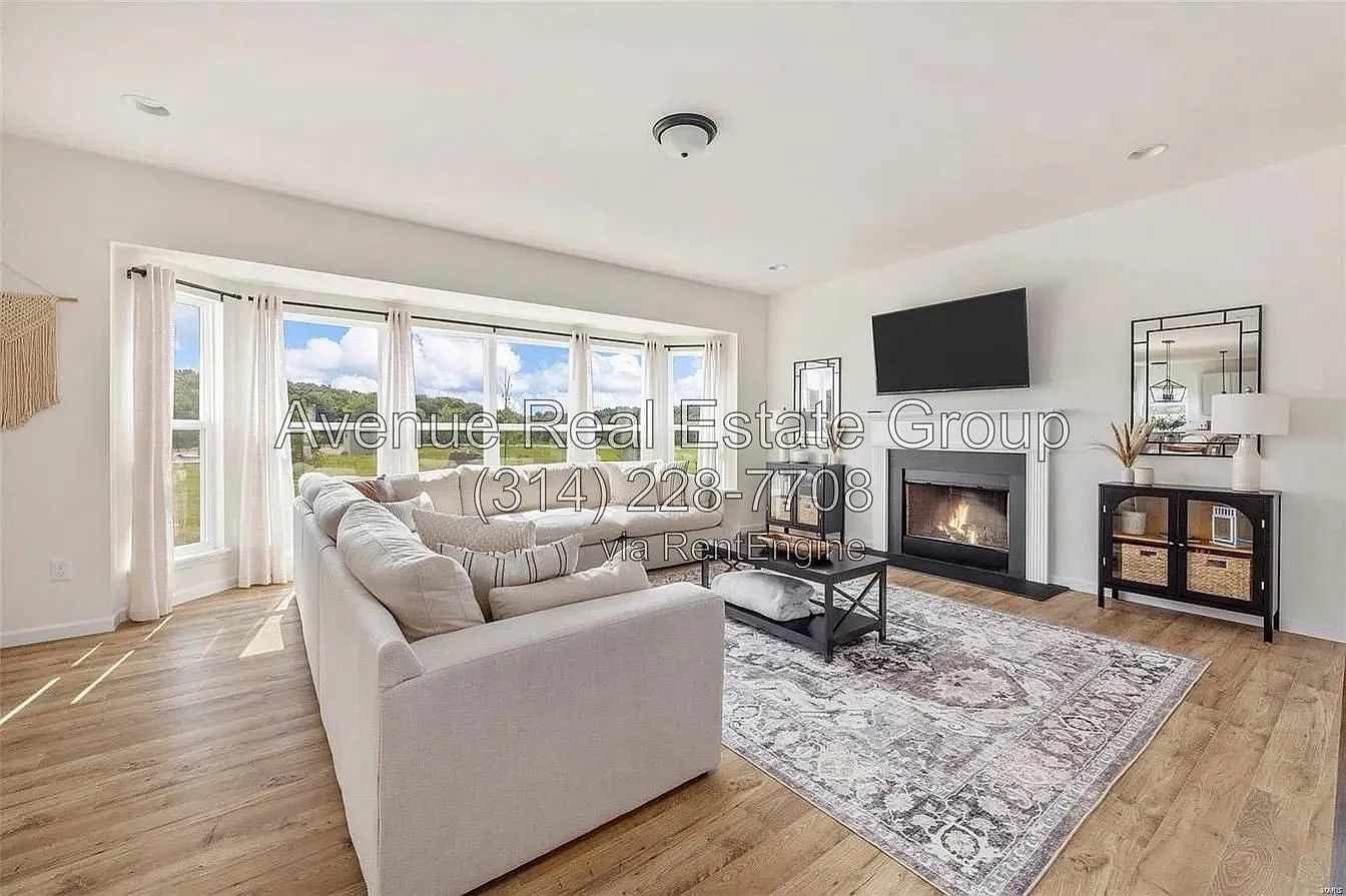 4 bed, 2.5 bath, 2997 sqft, $2,895 — Photo 4