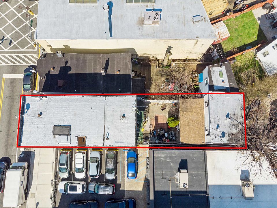 2nd image of 576 32nd St