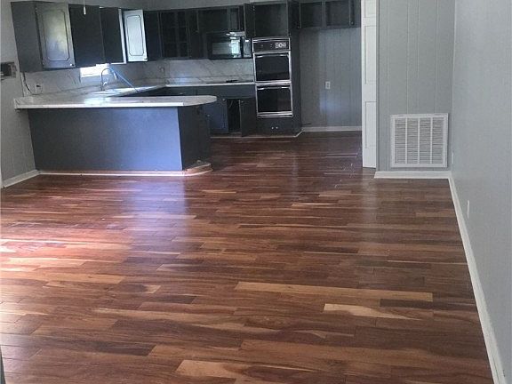 5th image of 162 Carlton Avenue