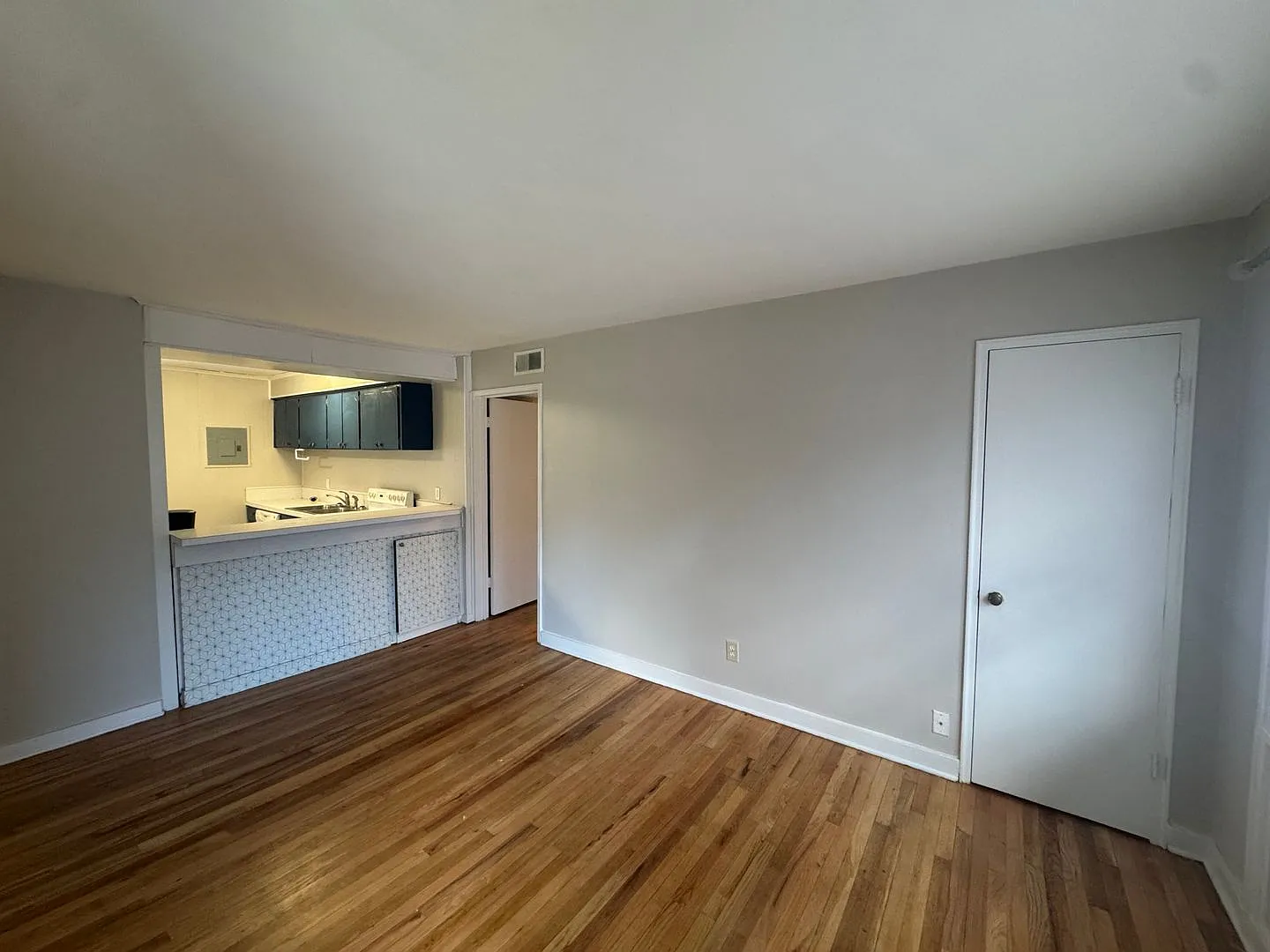 3206 Wellington/620 Hubbard-P&Kin-8unit-Mp8-320 — Photo 4