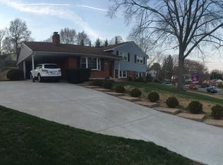 5643 Inverchapel Rd, Springfield, VA 22151